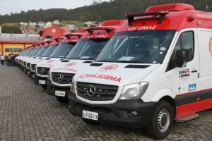 Veículos de emergência global truck
